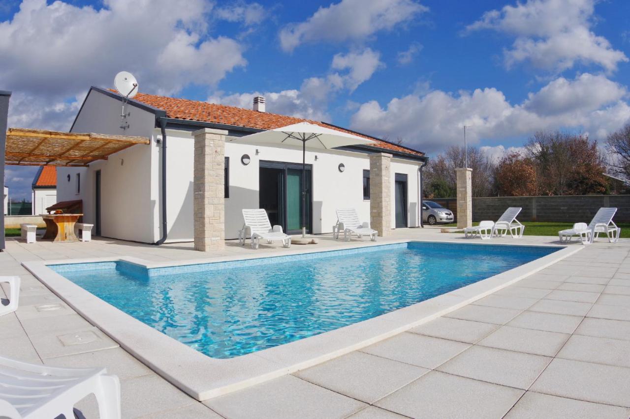 Beautiful Villa With Private Pool On Peaceful Location, Village Sveti Kirin Vodnjan Extérieur photo